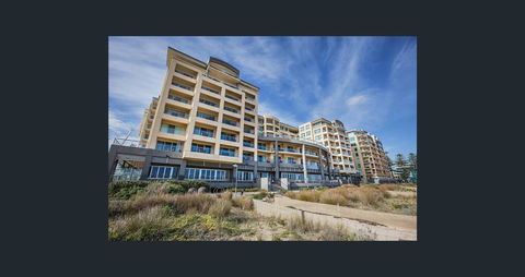Beachside Luxury Apartments One & Two Bedroom In Beachfront Oaks Pier Building - Sydney Tourism 2