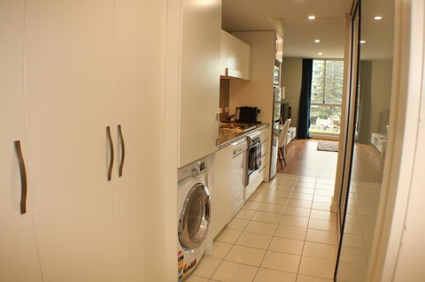 Beachside Luxury Apartments One & Two Bedroom In Beachfront Oaks Pier Building - Sydney Tourism 7