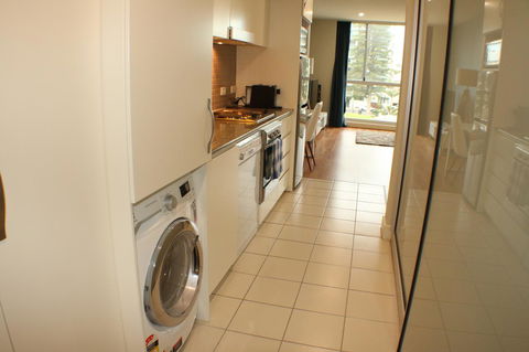 Beachside Luxury Apartments One & Two Bedroom In Beachfront Oaks Pier Building - Sydney Tourism 6
