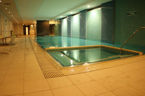 Beachside Luxury Apartments One & Two Bedroom In Beachfront Oaks Pier Building - Sydney Tourism 37