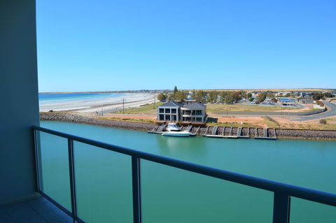 Wallaroo Marina Luxury Apartment - Sydney Tourism 6