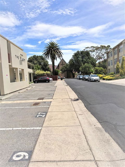 Hi 5 Glenelg Studio Apartment - Sydney Tourism 16
