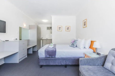 Hi 5 Glenelg Studio Apartment - Sydney Tourism 2