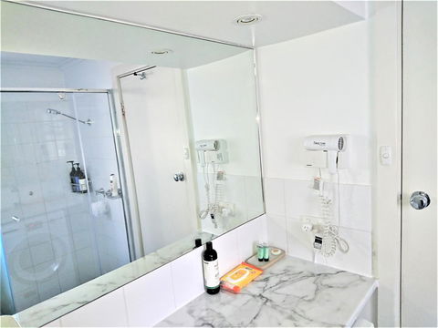 Hi 5 Glenelg Studio Apartment - Sydney Tourism 6