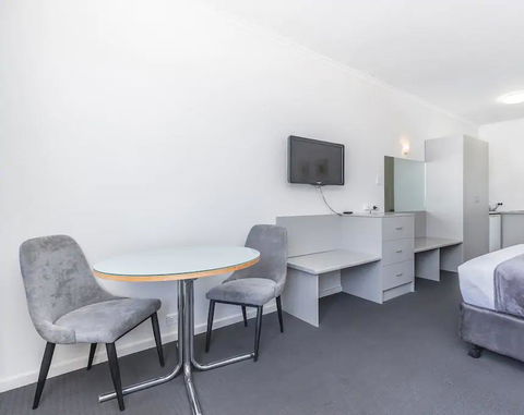 Hi 5 Glenelg Studio Apartment - Sydney Tourism 8