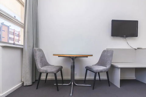 Hi 5 Glenelg Studio Apartment - Sydney Tourism 4