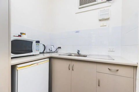 Hi 5 Glenelg Studio Apartment - Sydney Tourism 7