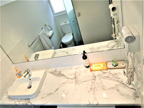 Hi 5 Glenelg Studio Apartment - Sydney Tourism 5