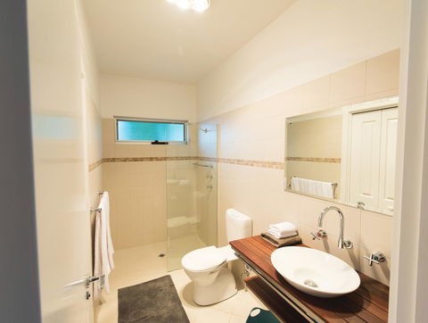 S T U D I O 22 Peaceful Retreat With Garden Views - Sydney Tourism 6