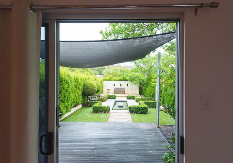 S T U D I O 22 Peaceful Retreat With Garden Views - Sydney Tourism 12