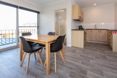 Bay 10 - Suites And Apartments - Sydney Tourism 10