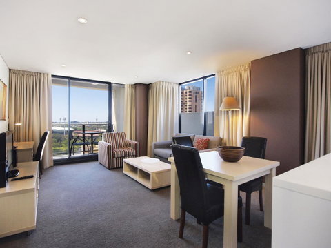 Oaks Adelaide Horizons Suites - Sydney Tourism 13