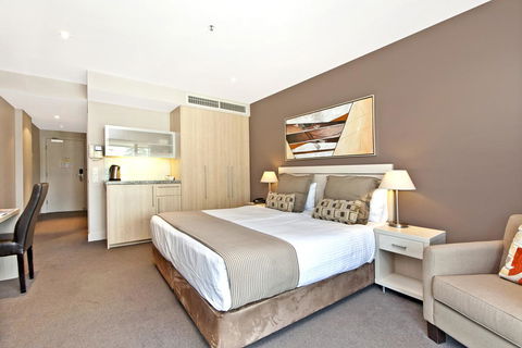 Glenelg Beach Studio - Sydney Tourism 12