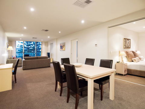 Oaks Glenelg Liberty Suites - Sydney Tourism 24