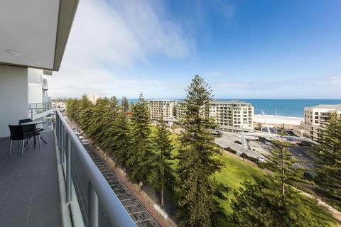 Oaks Glenelg Liberty Suites - Sydney Tourism 13