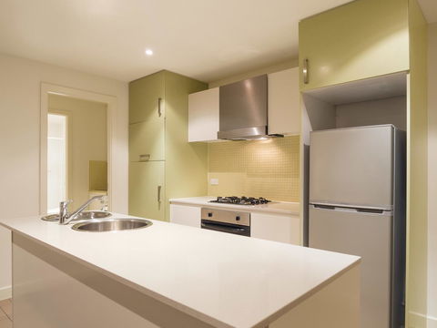 Oaks Glenelg Liberty Suites - Sydney Tourism 21