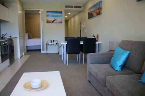 Beachside Luxury Getaway In Glenelg - Sydney Tourism 2