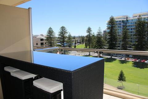 Beachside Luxury Getaway In Glenelg - Sydney Tourism 15