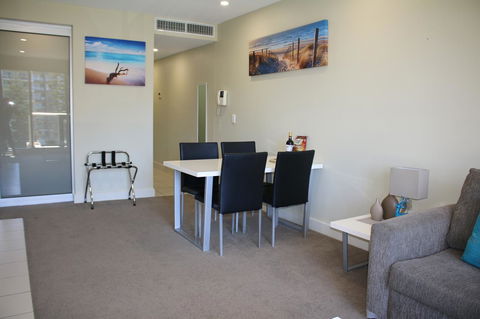 Beachside Luxury Getaway In Glenelg - Sydney Tourism 5