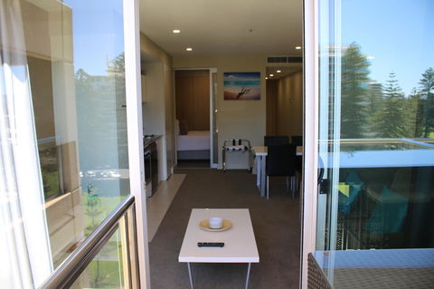 Beachside Luxury Getaway In Glenelg - Sydney Tourism 3