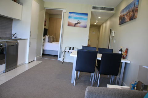 Beachside Luxury Getaway In Glenelg - Sydney Tourism 1