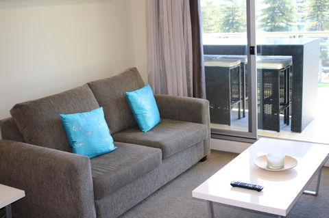 Beachside Luxury Getaway In Glenelg - Sydney Tourism 8