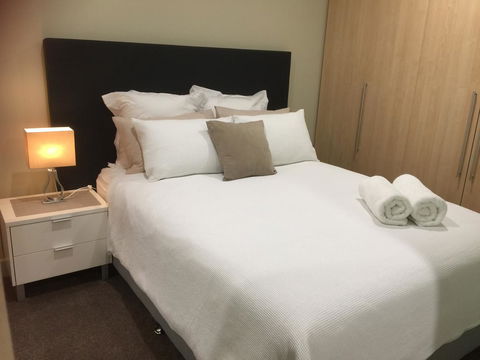 Beachside Luxury Getaway In Glenelg - Sydney Tourism 9