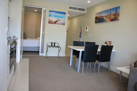 Beachside Luxury Getaway In Glenelg - Sydney Tourism 4