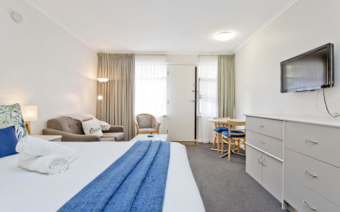 Glenelg Oasis Studios - Sydney Tourism 4