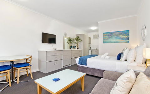 Glenelg Oasis Studios - Sydney Tourism 1