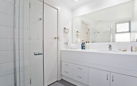 Glenelg Oasis Studios - Sydney Tourism 12