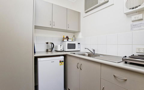 Glenelg Oasis Studios - Sydney Tourism 10