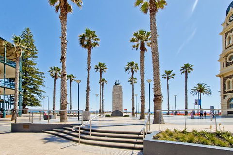 Glenelg Oasis Studios - Sydney Tourism 5