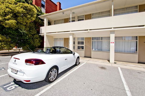 Glenelg Oasis Studios - Sydney Tourism 17