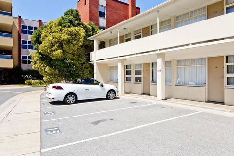 Glenelg Oasis Studios - Sydney Tourism 6