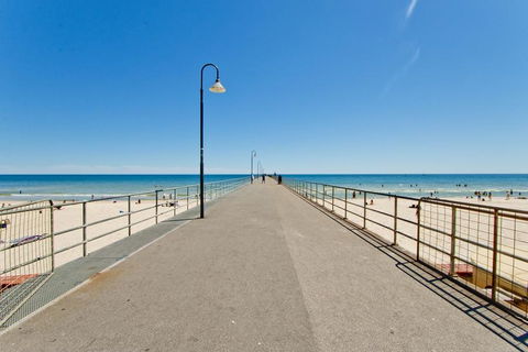 Glenelg Oasis Studios - Sydney Tourism 15