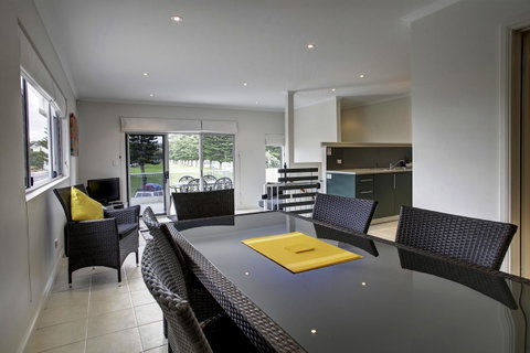 Tasman Beachside Apartment - Sydney Tourism 5