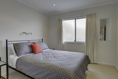 Tasman Beachside Apartment - Sydney Tourism 8