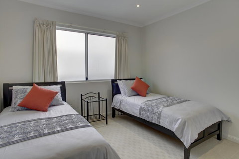 Tasman Beachside Apartment - Sydney Tourism 9