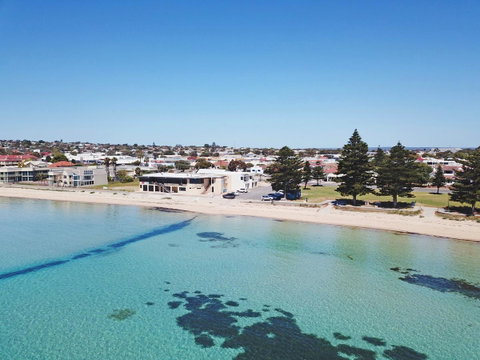 Tasman Beachside Apartment - Sydney Tourism 12