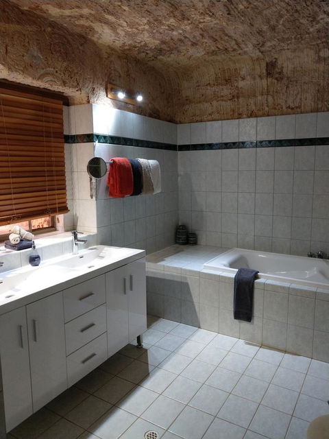 Zen Underground B&B - Sydney Tourism 3