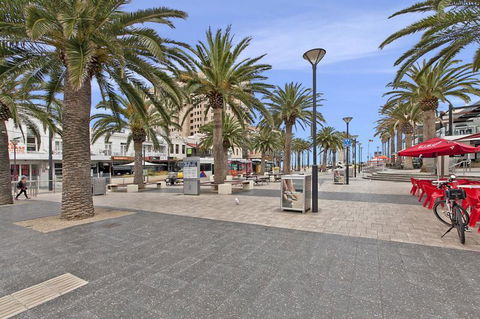 Glenelg Seaside Apartment - Sydney Tourism 8