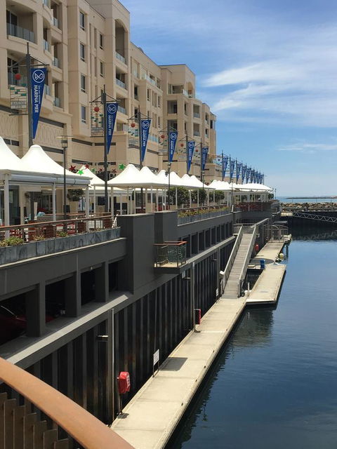 Glenelg Seaside Apartment - Sydney Tourism 3