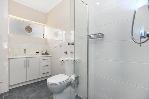 The Dolphins Beachfront Apartments - Sydney Tourism 15