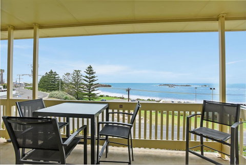 The Dolphins Beachfront Apartments - Sydney Tourism 9