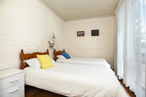 The Dolphins Beachfront Apartments - Sydney Tourism 8