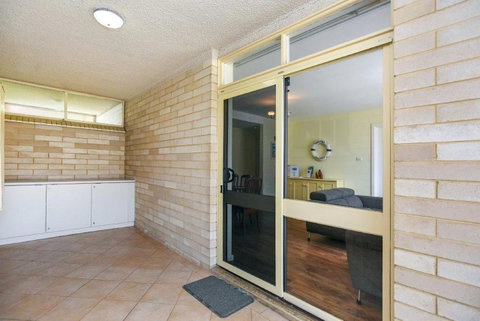 The Dolphins Beachfront Apartments - Sydney Tourism 3