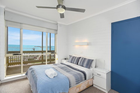 The Dolphins Beachfront Apartments - Sydney Tourism 14