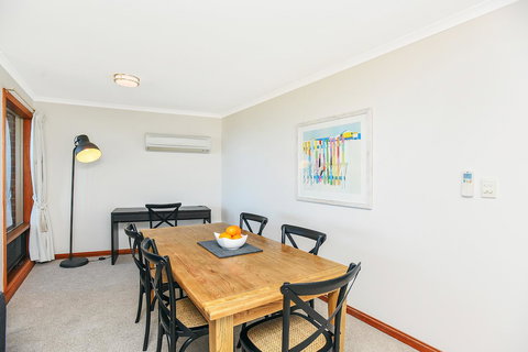 Franklin Beachfront Apartments - Sydney Tourism 7