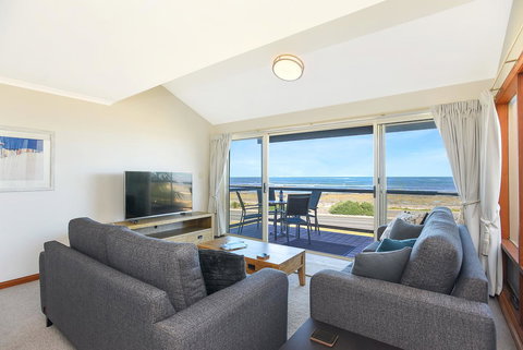 Franklin Beachfront Apartments - Sydney Tourism 3